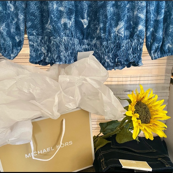 Michel Kors~ True Navy/White~Peasant Top - Picture 3 of 3